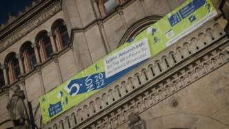 Banner auf Gebäude